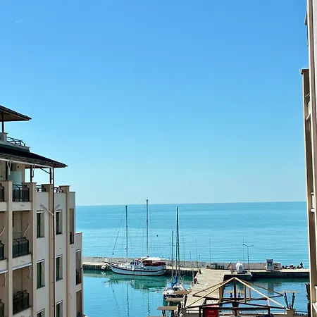 Deep Blue Horizon By The Sea Apartamento Balchik